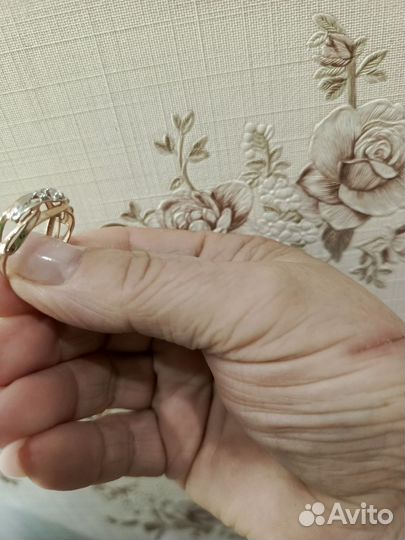 Золотое кольцо женское