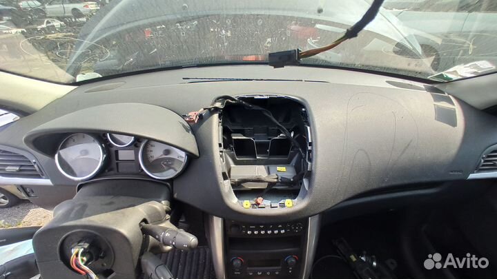 Торпедо Peugeot 207