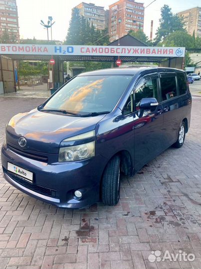 Toyota Voxy 2.0 CVT, 2008, 238 000 км