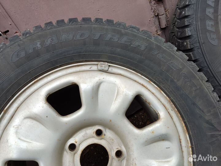 Dunlop GrandTrek Ice 03 215/65 R16 102T