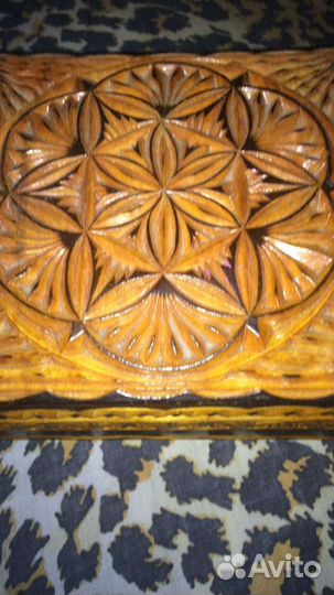 Деревянная шкатулка