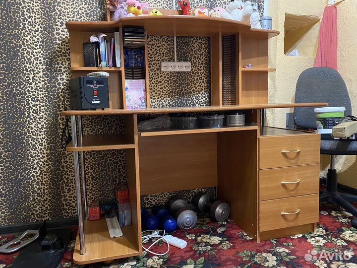 Компьютерный стол