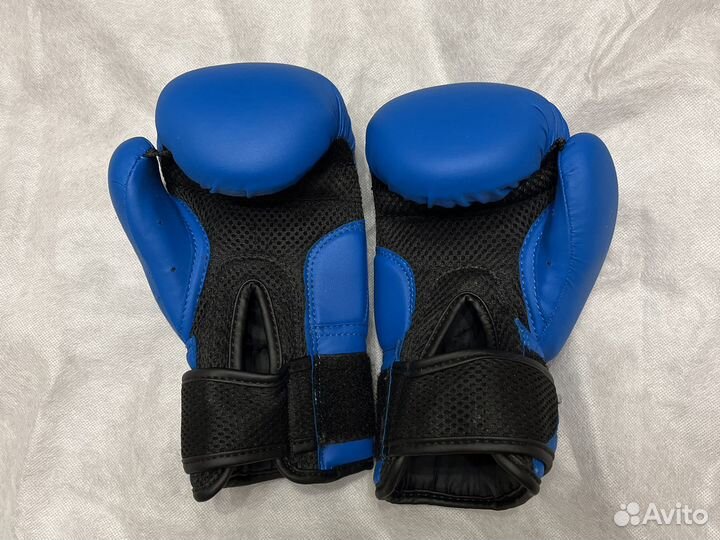 Боксерские перчатки 6 oz и шлем (размер М)