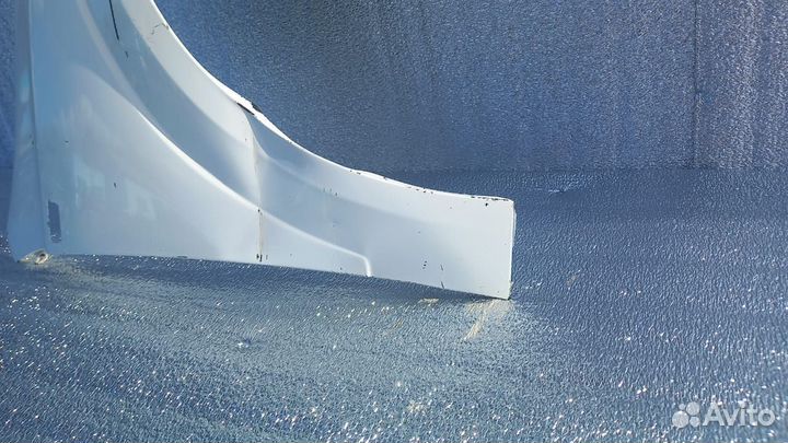 Крыло переднее правое Opel Astra H с дефектом