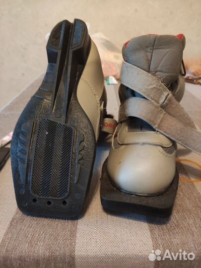 Продам лыжные ботинки
