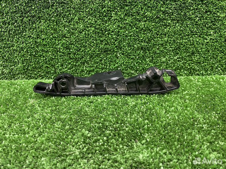 Направляющая бампера левая BMW G30