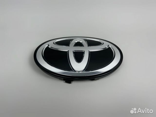 Эмблема в решетку Land Cruiser 200 с16г /150 с18г