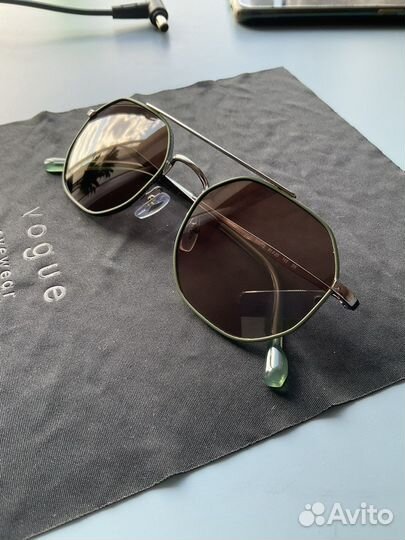 Очки солнцезащитные Vogue