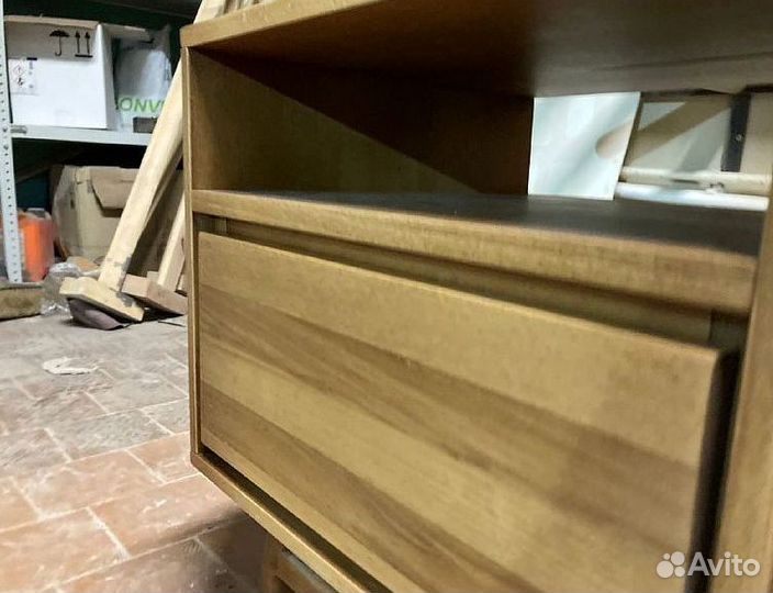 Комод под одежду из массива дерева