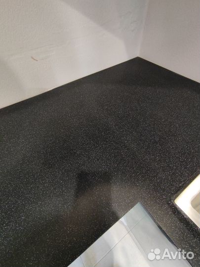 Установка столешниц из искусственного камня.Кухни