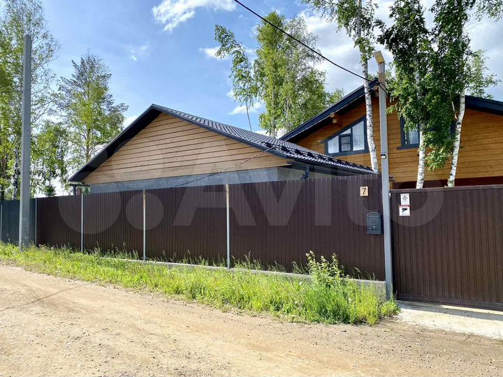 Коттедж 263 м² на участке 8 сот.