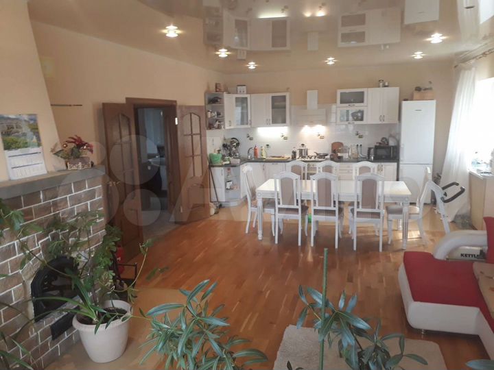 Дом 210 м² на участке 12 сот.