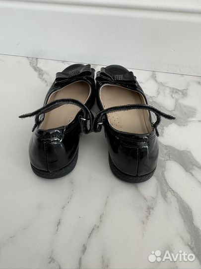 Лакированные туфли с бантиком для девочки 32 р