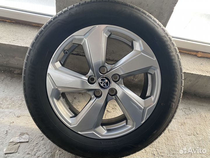 Оригинальные колеса на Toyota RAV 4 R18