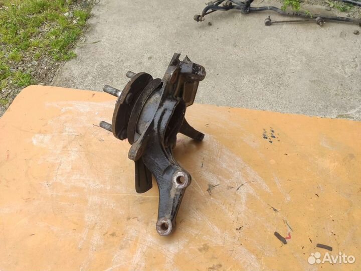 Поваротный кулак левый Хендай Солярис 2