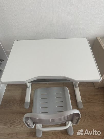 Детский письменный стол