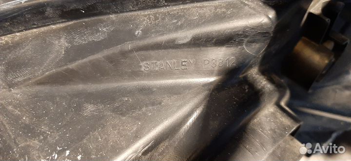 Фара правая mazda mpv lw3w Stanley p3812