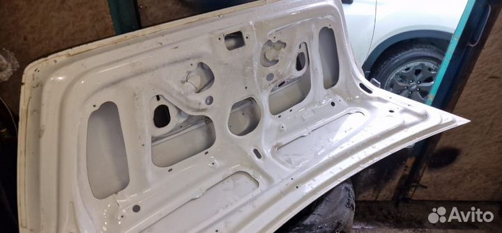 Капот задний corolla 2005