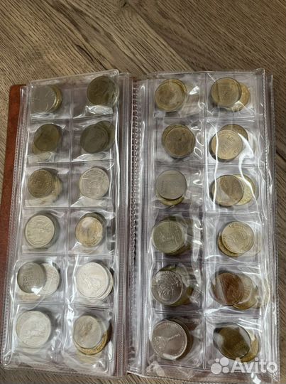 Набор юбилейных монет и купюр