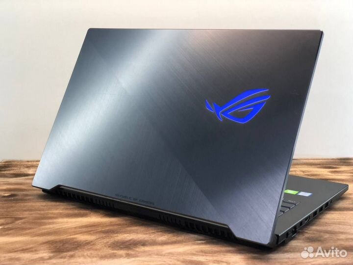 Asus ROG strix scar 2 i7/16GB/SSD 1TB/RTX 2070