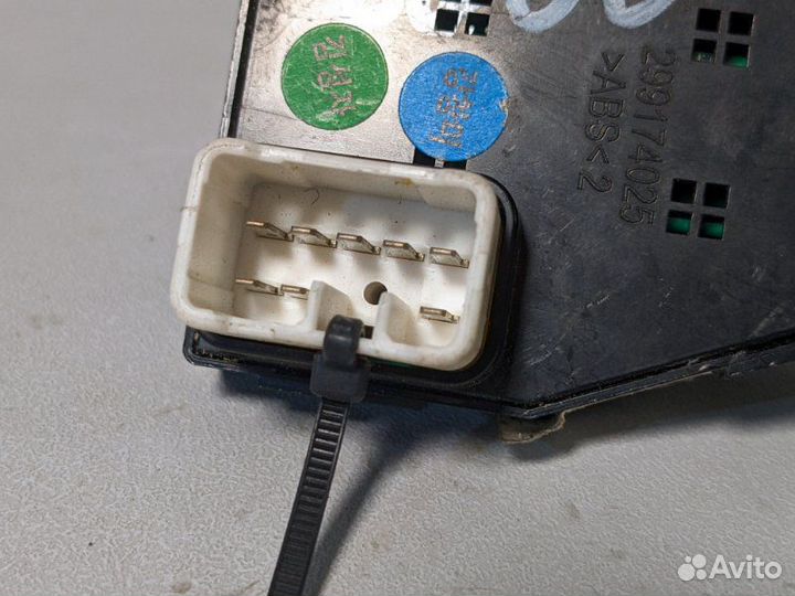 Кнопка стеклоподъемника задняя левая Hyundai