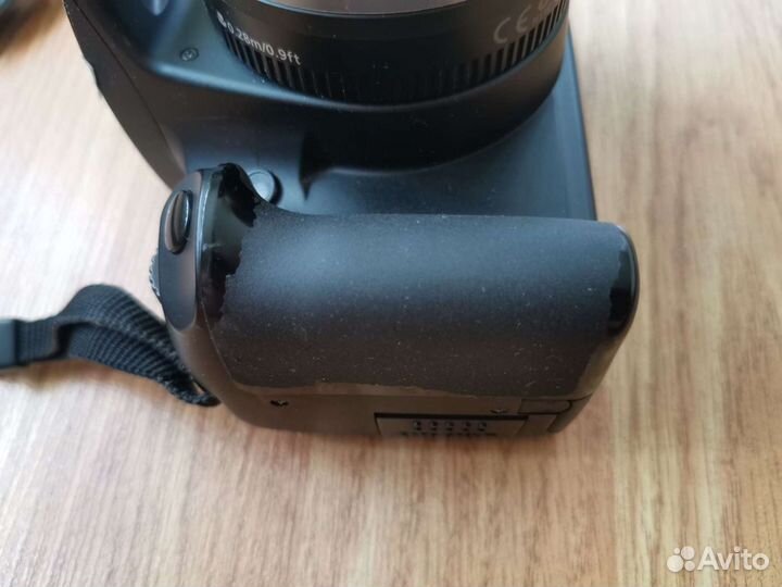 Зеркальный фотоаппарат Canon 1000d kit