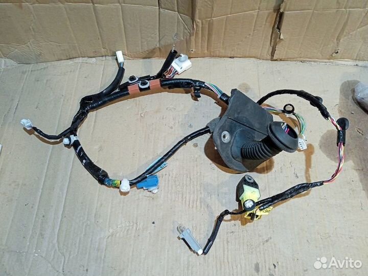 Проводка двери Toyota Land Cruiser 200 4.5л 1VD-FT