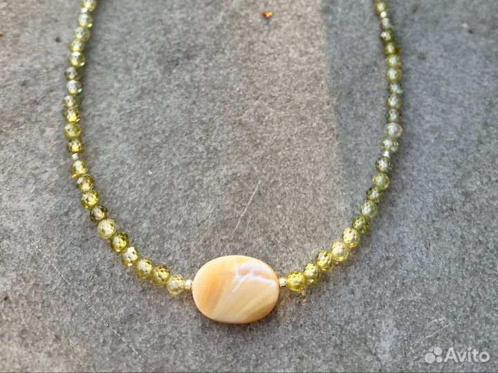 Колье чокер из цирконов и перламутра