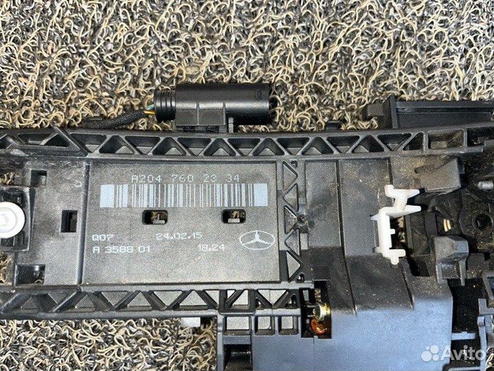 Механизм ручки двери передний левый Mercedes-Benz