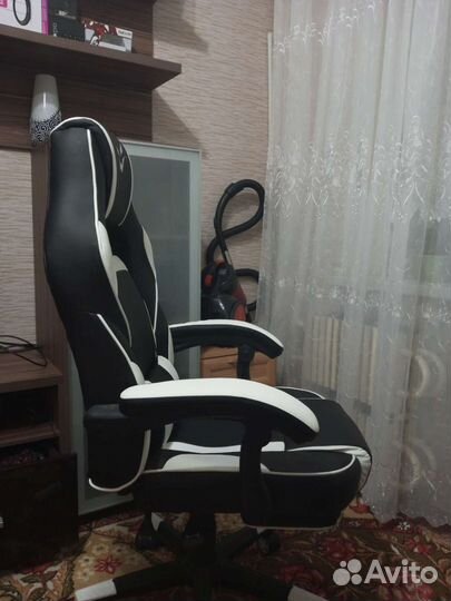 Компьютерное кресло игровое