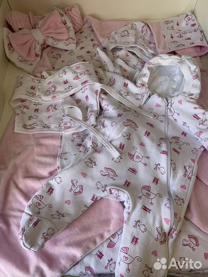 Комплект на выписку для девочки