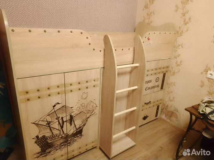 Кровать чердак со столом бу