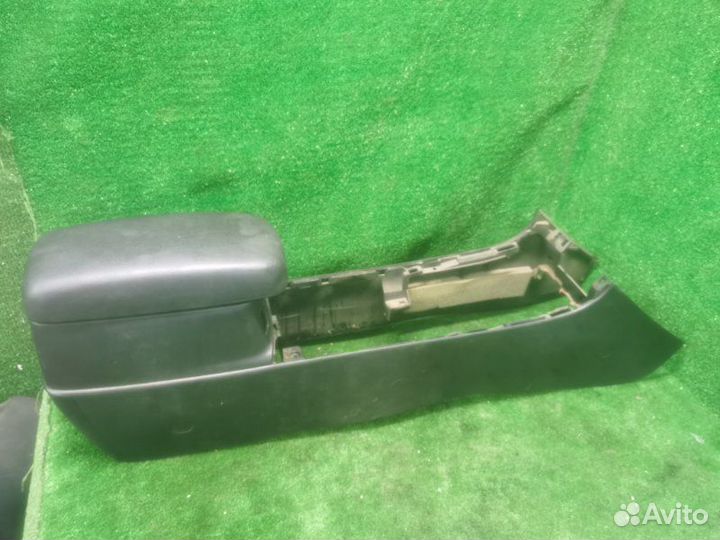 Подлокотник Mazda 6 седан 2.0 2006