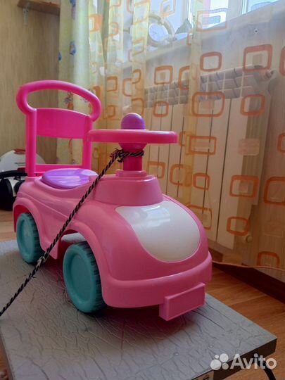 Машинка-каталка для девочек