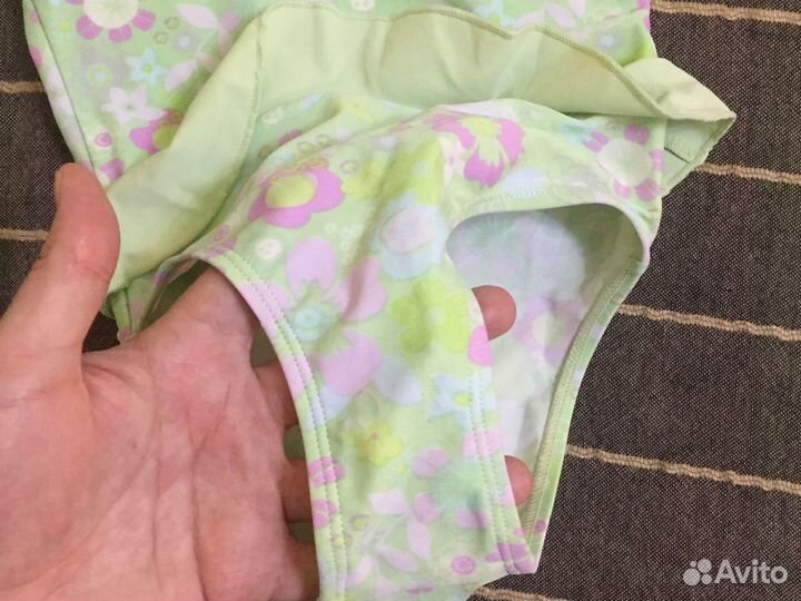 Купальник слитный зеленый с баской 98-104