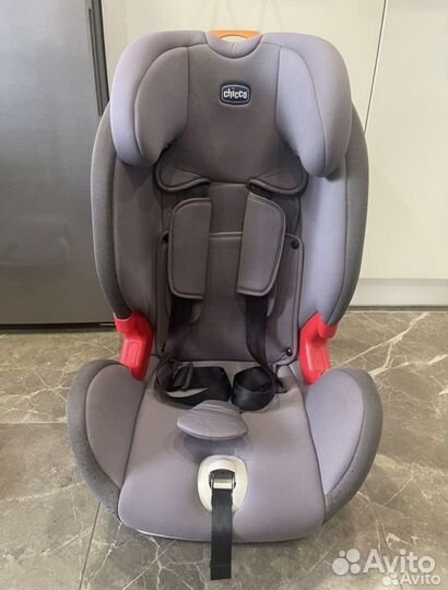 Автомобильное кресло chicco