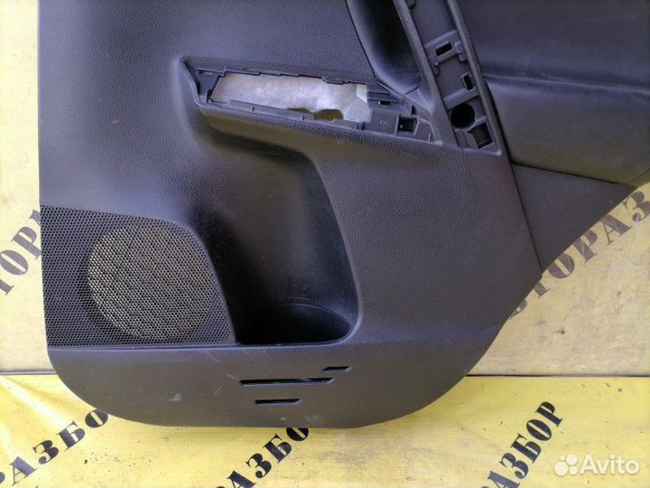 Обшивка двери задней правой Toyota Rav4 40