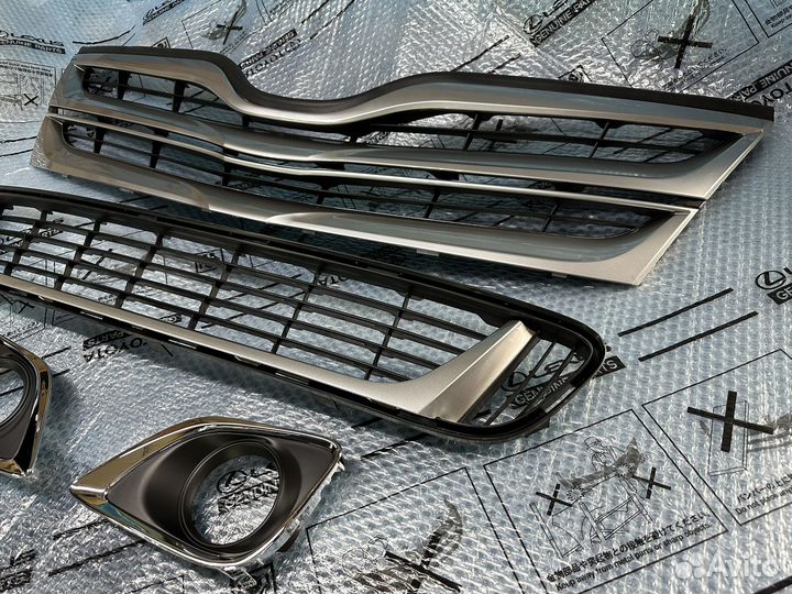 Toyota Venza решетка радиатора + оправа птф