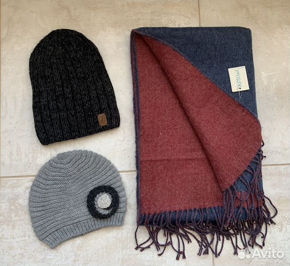 Женский шарф и женская шапка