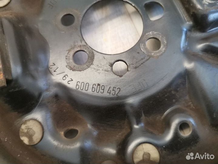 Щиток тормозного механизма задний правый Skoda