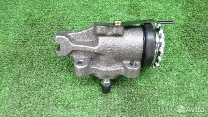 Рабочий тормозной цилиндр левый Mazda Titan