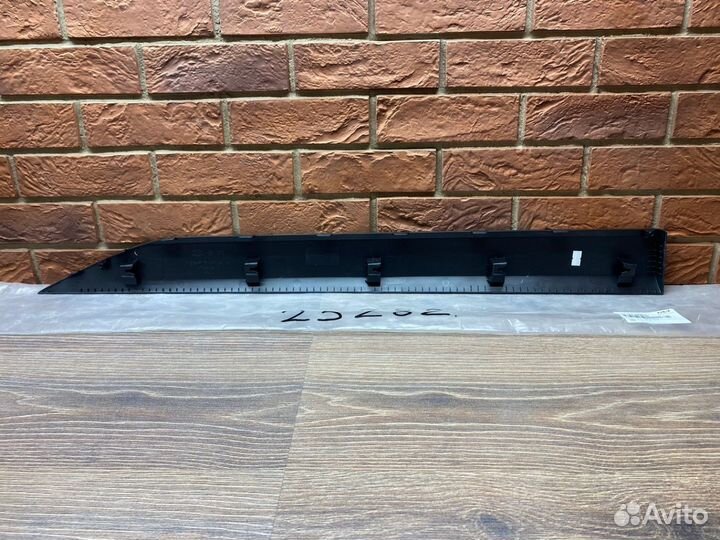 Накладка двери передней правой Kia Seltos 2019+