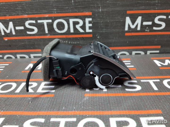 Дефлектор воздушный передний левый Audi A8 4E/D3