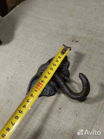 Крючок чугунный слон