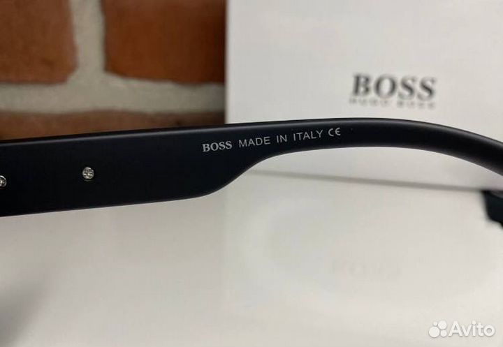 Солнцезащитные очки Hugo Boss с полароидом