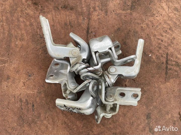 Петля двери Kia Sorento 2 XM