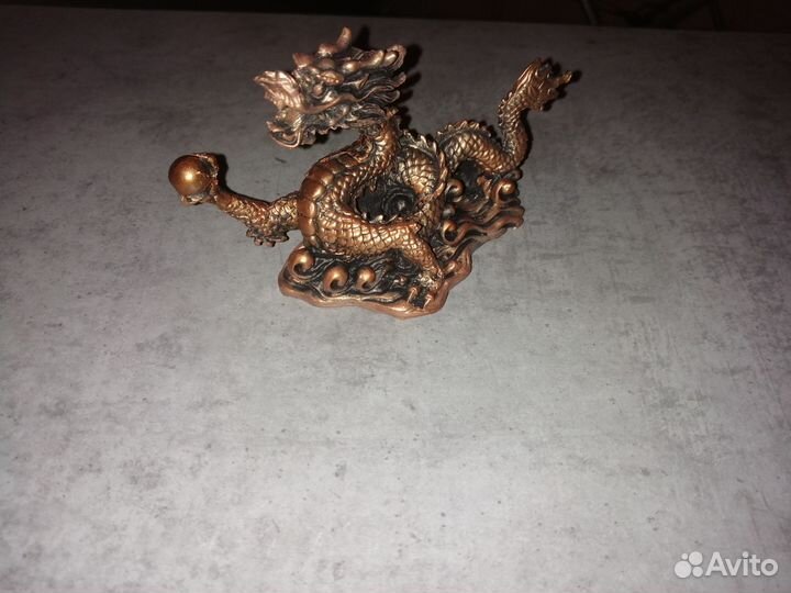 Фигурка дракон