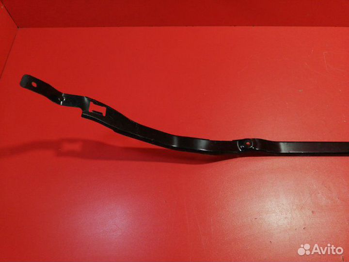 Усилитель бампера передний Volkswagen Touareg CR7