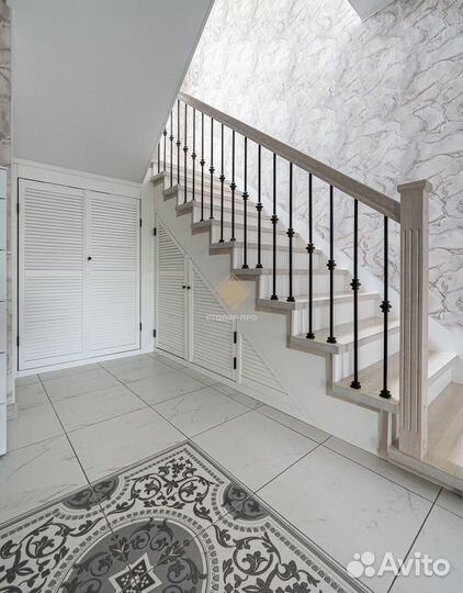 Лестница с ящиками