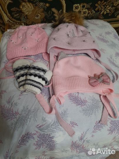Продам шапочки для девочки